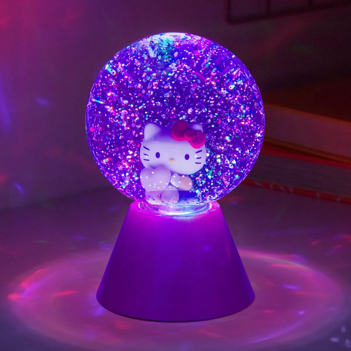 Paladone - Palla di neve glitterata Hello Kitty, con LED multicolore, design compatto, regalo per adulti e bambini, licenza ufficiale Sanrio