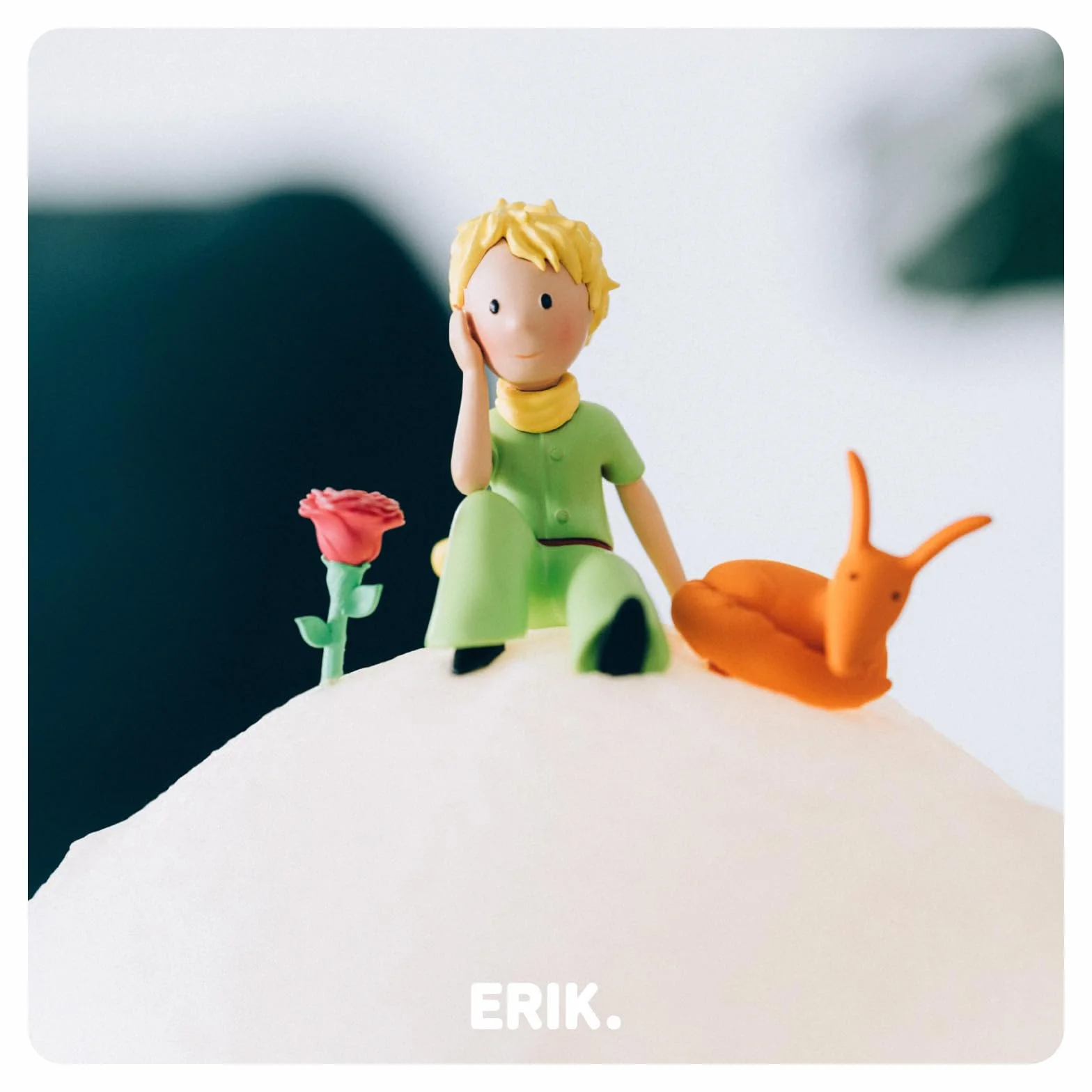 Grupo Erik Lampada Piccolo Principe - Lampada da Scrivania e Comodino con Luce LED, Luce Notturna Bambini Il Piccolo Principe Gadget | Cavo USB o Batterie (15 x 19 x 15 cm)