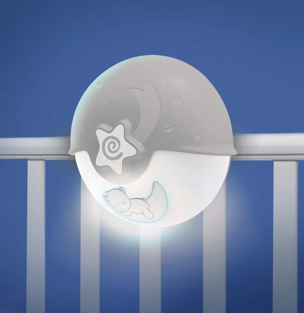 Infantino Luce Rilassante e Proiettore - Clip per Culla con Design Grow-with-Me, Proiettore Notte Stellata da Tavolo con Melodie Integrate e Sensori Sonori, Grigio