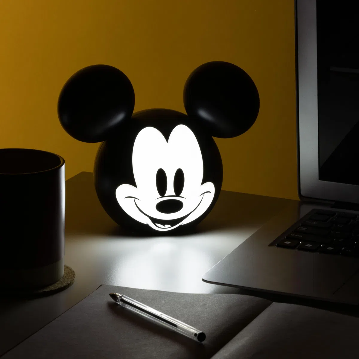 Paladone: Lampada 3D Disney Mickey Mouse - lampada a forma di Topolino, Disney gadget, regalo ufficiale Mickey Mouse