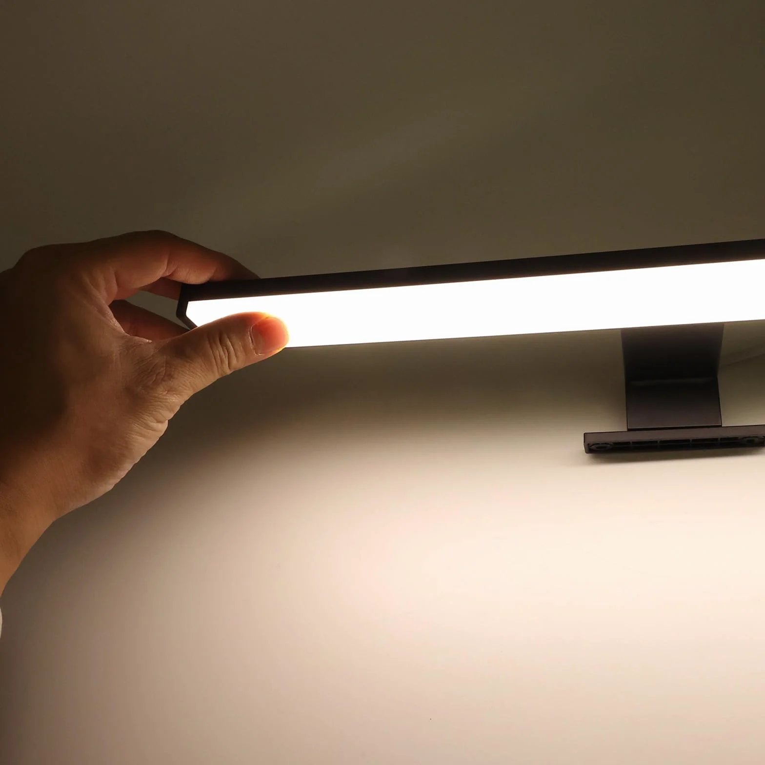 Alpinaluz Applique LED da Specchio Nero per Bagno – 4000K Luce Bianca Neutra – IP44 – Struttura in Alluminio e Supporti in Policarbonato – Installazione su Specchio, Muro o Mobile (40cm 10W)