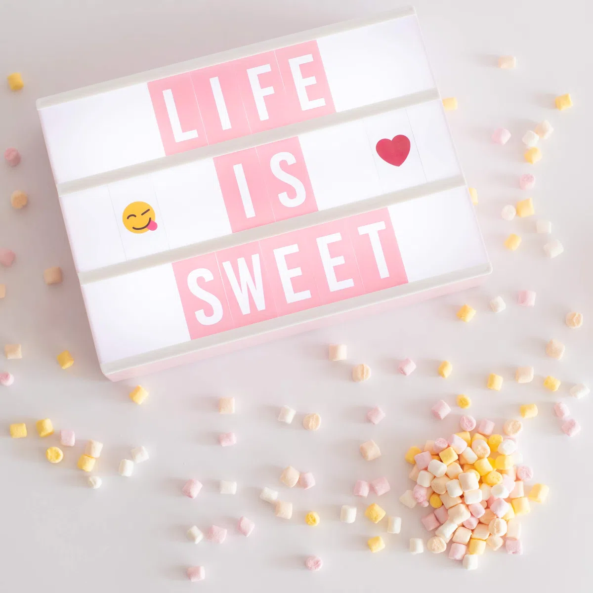 BONNYCO Light Box Rosa con 400 Lettere ed Emoji, 2 Pennarelli. Lavagna Luminosa con Lettere, Idee Regalo Bambina, Ragazza e Donna per Compleanno Natale. Scatola Scritte Luminose, Decorazioni Camera