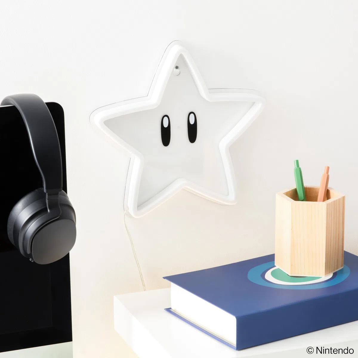 Super Mario Super Star LED Neon Wall Light, Licenza Ufficiale Lampada con Cavo di Alimentazione per Casa, Camera da letto, Living Space Decor, Regalo per Giocatori | Paladone