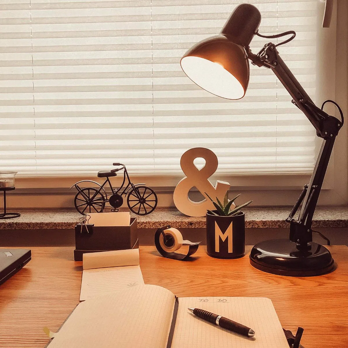 B.K.Licht Lampada da tavolo retro, interruttore on off, attacco E14, 40W, luce orientabile, da scrivania, scrittoio, comodino, lampada da lavoro, da lettura, ufficio, corpo in metallo, 53 cm (A), nero