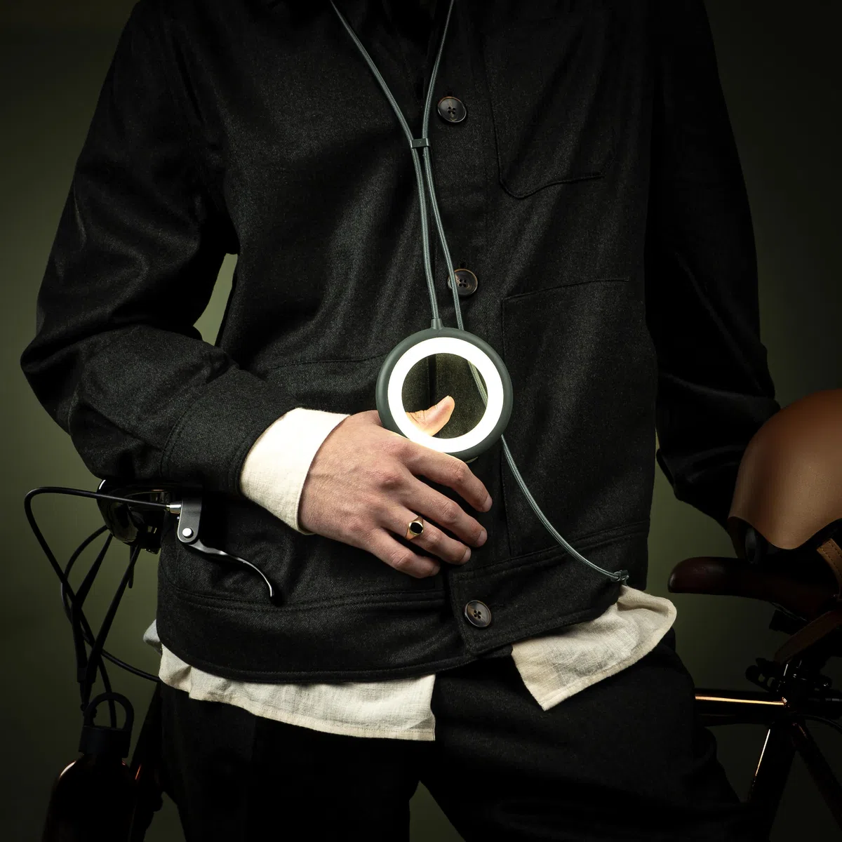 Lampada da Lettura Bily Verde Kaki, LED con 3 livelli di luminosità, Ultra leggera, Funziona senza batterie né pile, Alimentazione USB, Smartphone