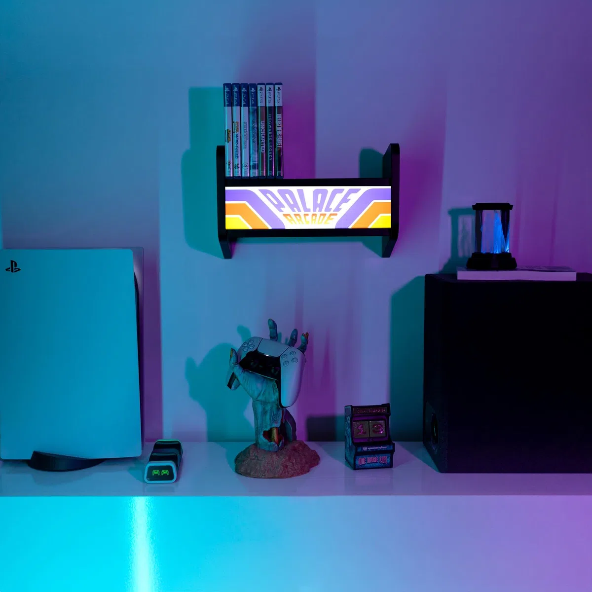 Grupo Erik Lampada e mensola USB – Stranger Things Merchandise | Mini mensola da parete per macchina da arcade, luce d'atmosfera, regali per giocatori, accessori per l'installazione di giochi, regali