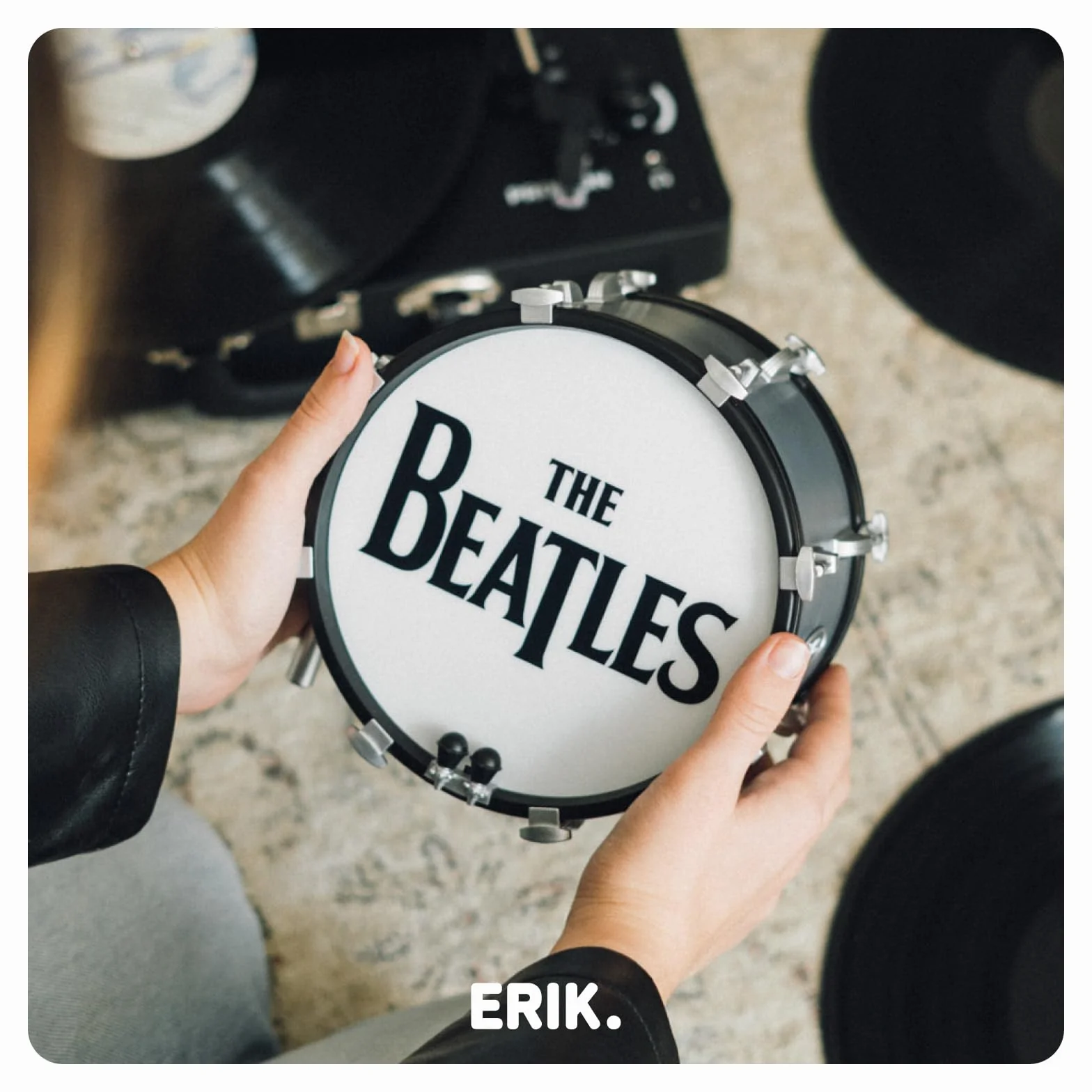 Grupo Erik Lampada The Beatles - Lampada da Scrivania e Comodino con Luce LED Fredda, Luce Notturna The beatles Musica | Cavo USB o Pile AAA (14,2 x 16,5 x 14 cm)