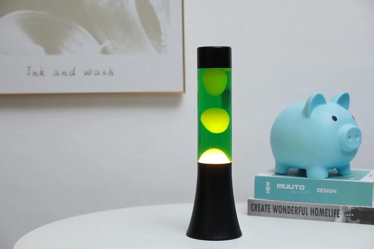 I-TOTAL® Lampada Lava Flared Colorata – Effetto Bolle Ipnotico, Design Retrò, Cera Fluida, Luce Rilassante, Lampada Decorativa per Casa e Ufficio (Base Nera Liquido Verde Cera Gialla)
