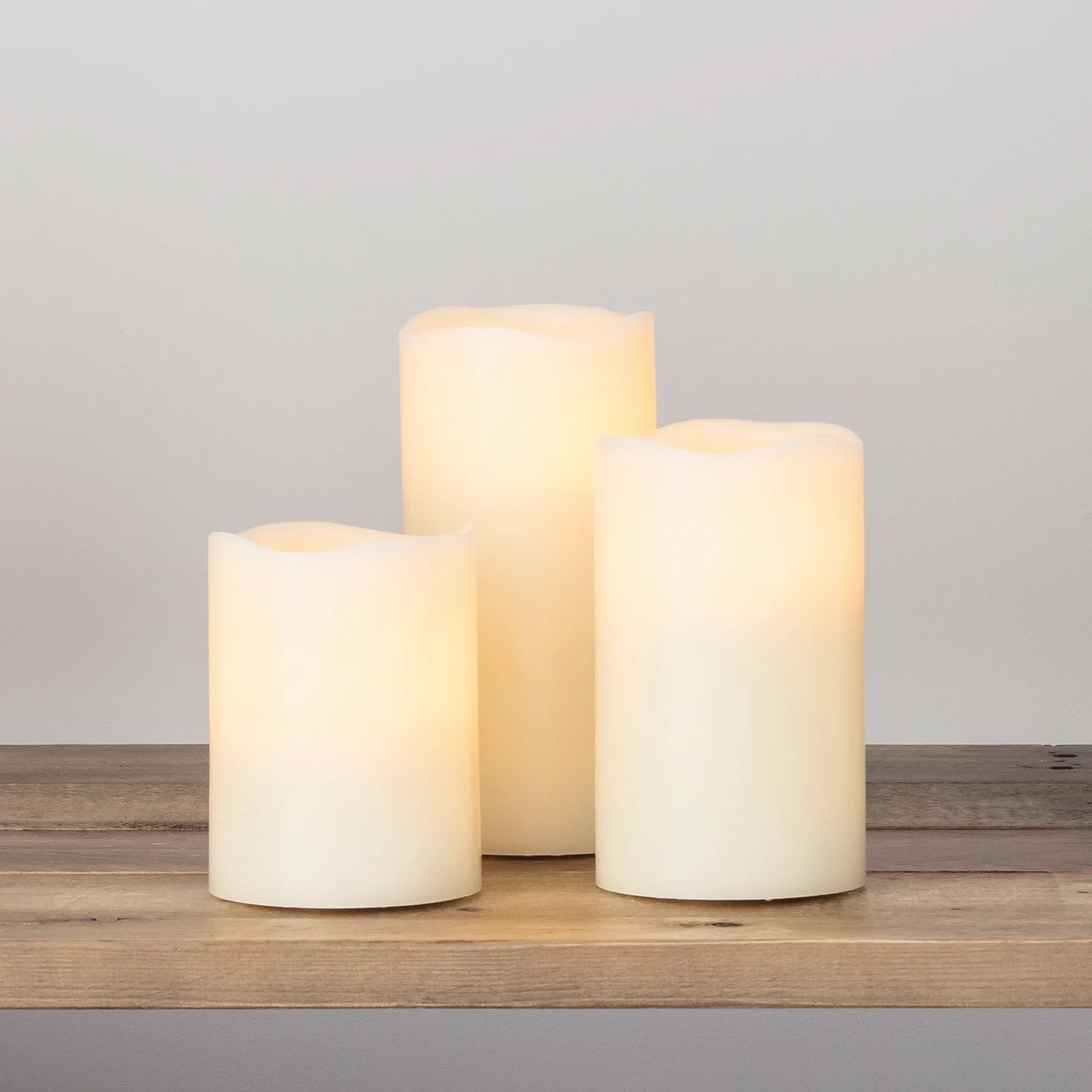 Lights4fun Set di 3 Candele LED Senza Fiamma in Vera Cera con LED Bianco Caldo a Pile per Uso in Interni