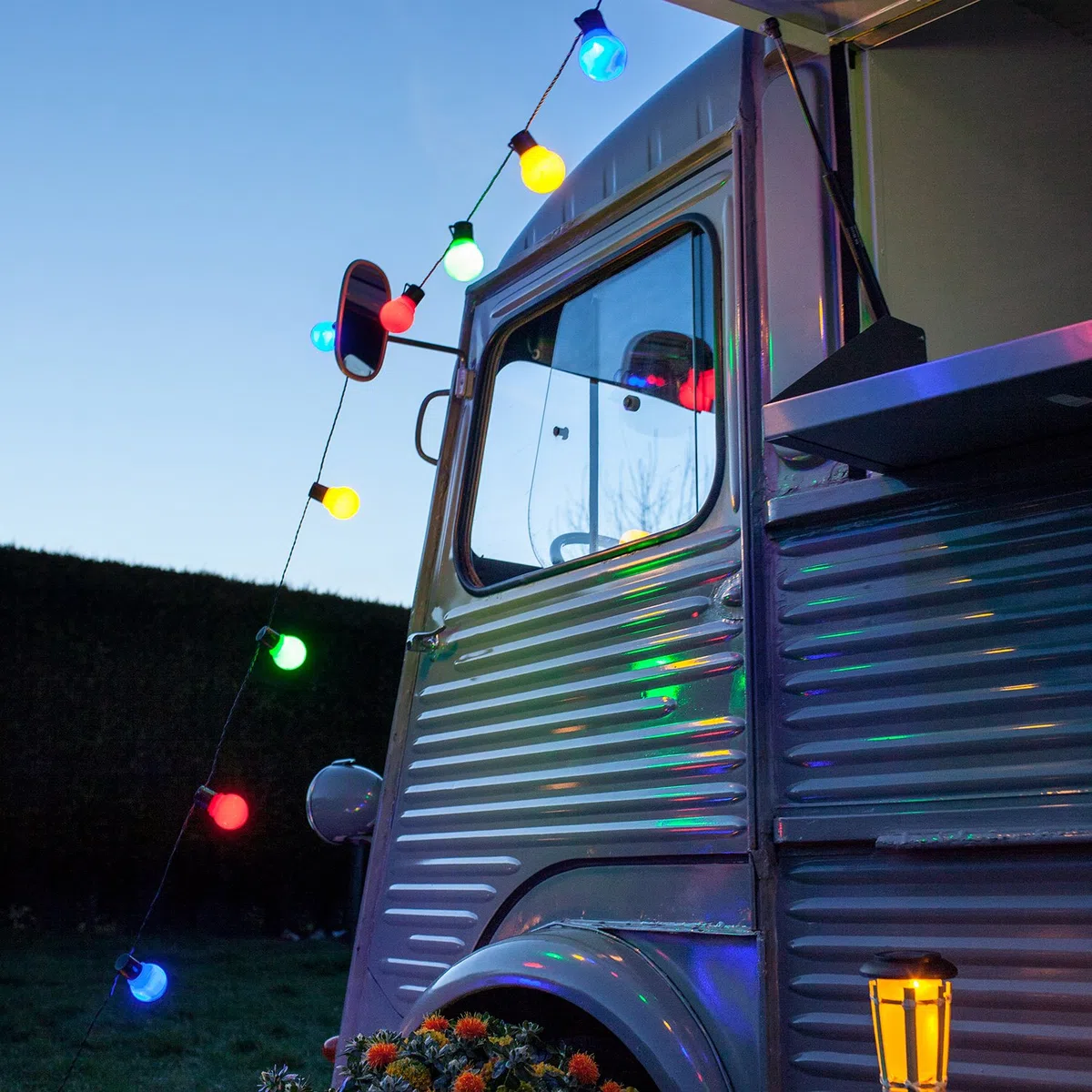 Lights4fun - Catena Luminosa con 30 Luci LED Multicolore a Forma di Lampadina