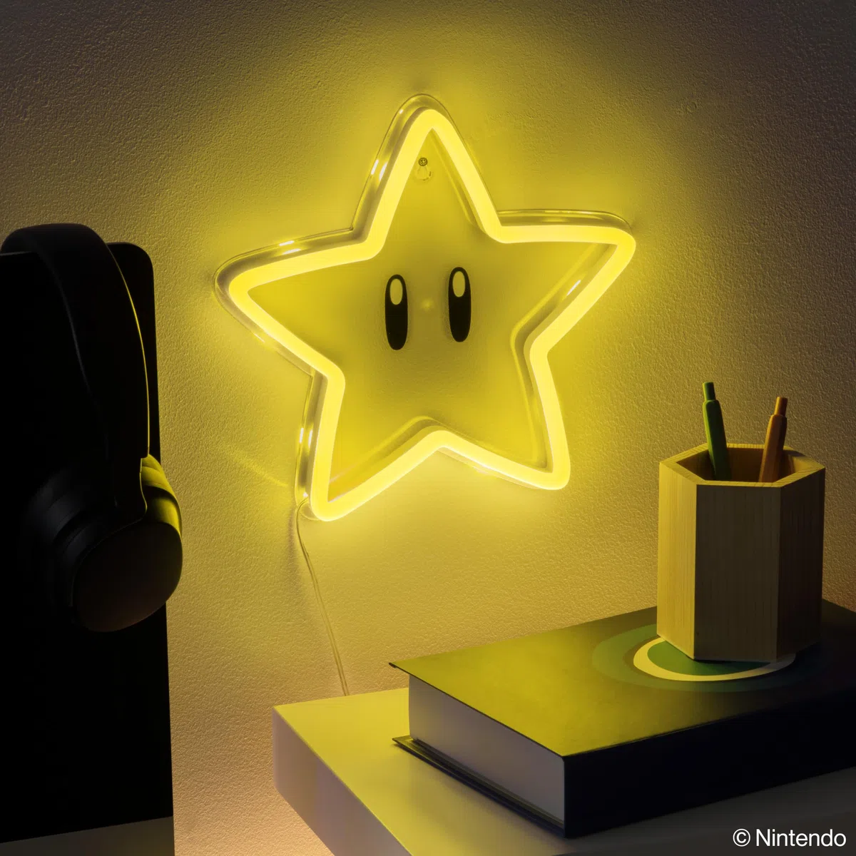 Super Mario Super Star LED Neon Wall Light, Licenza Ufficiale Lampada con Cavo di Alimentazione per Casa, Camera da letto, Living Space Decor, Regalo per Giocatori | Paladone