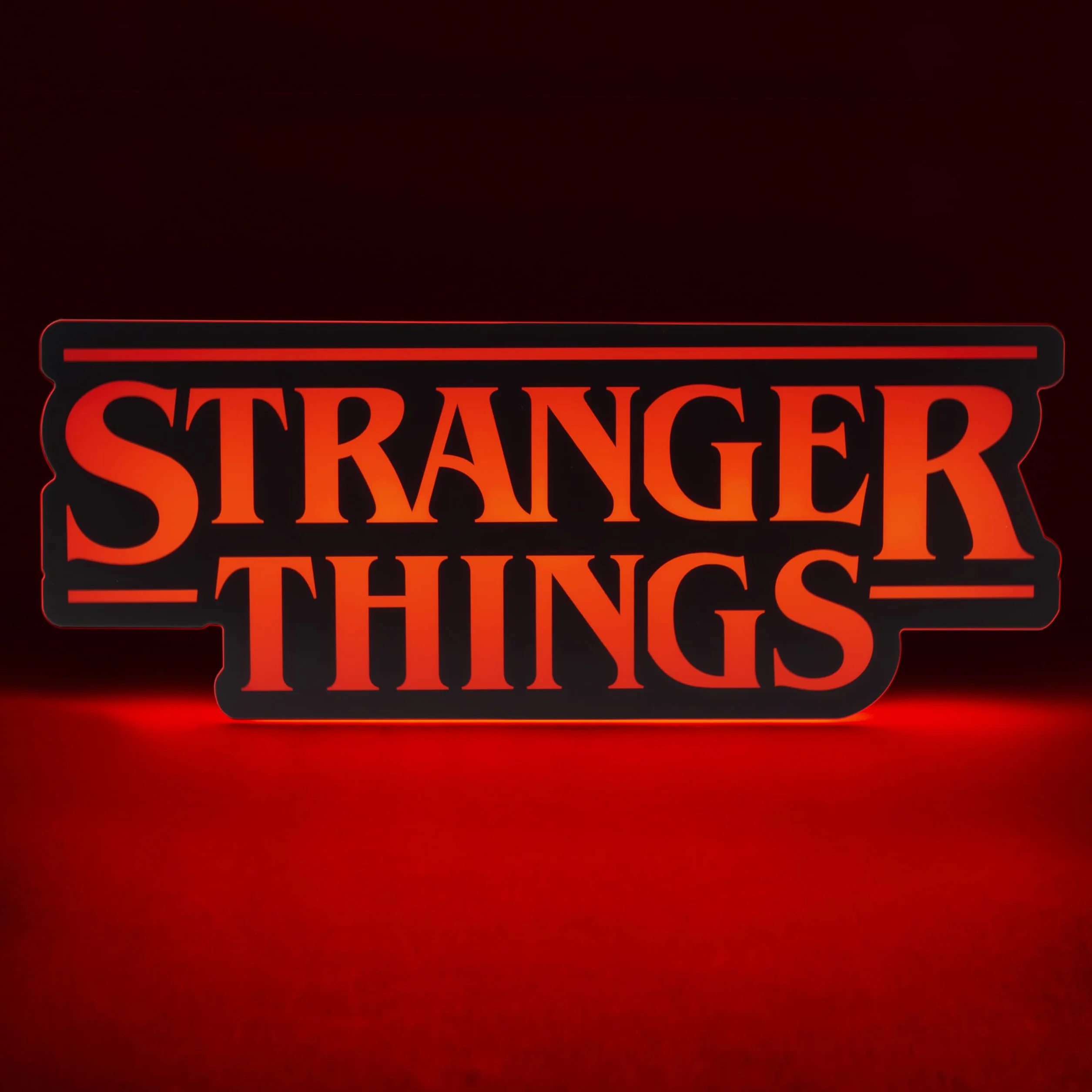Paladone Lampada Logo Stranger Things, 30 cm (11,8") di Larghezza, Lampada da Parete o Scrivania con Alimentazione USB o a Batterie, Modalità Luce Fase e Pulsazione, Prodotto Ufficiale Netflix
