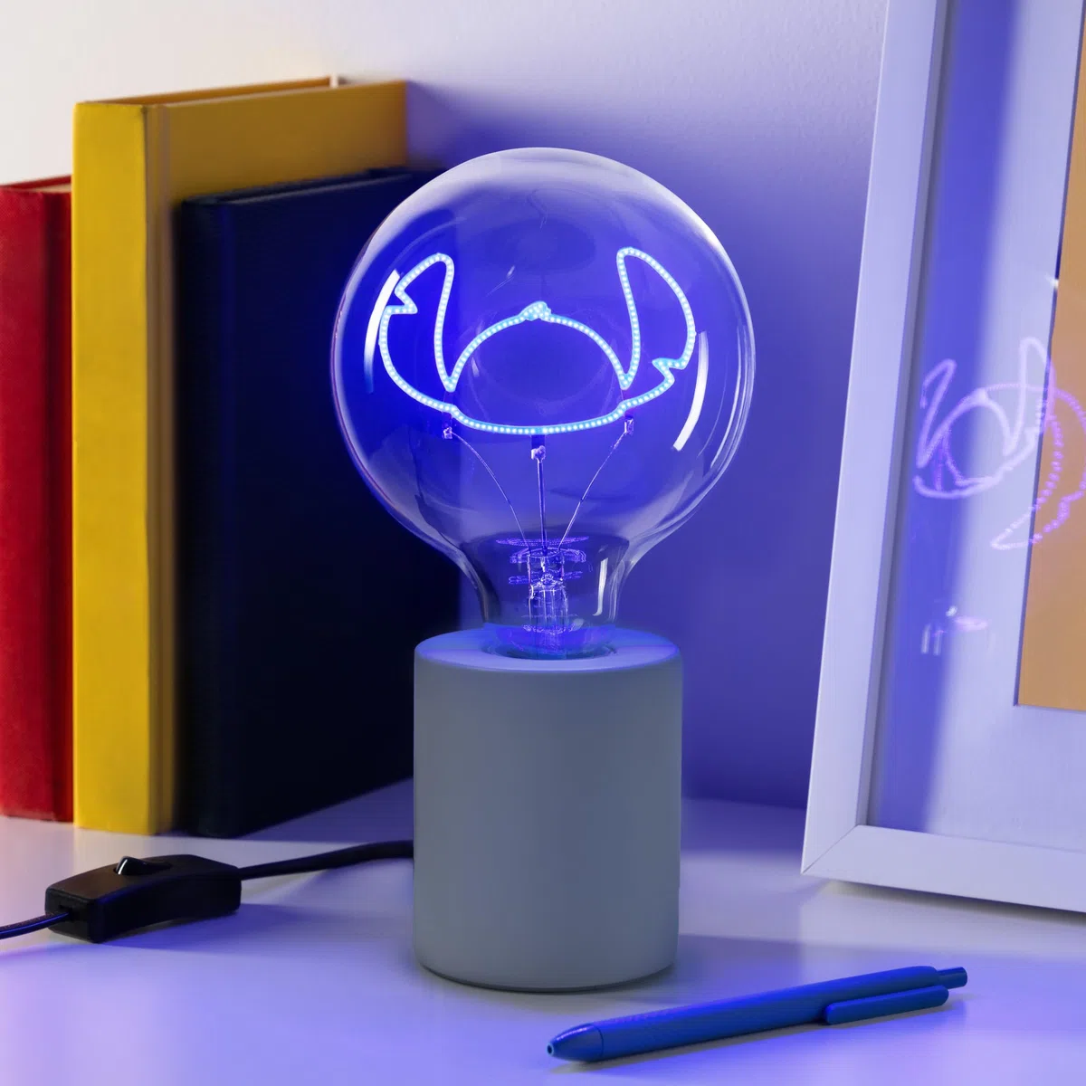 Paladone, Lampada con lampadina neon a LED decorativa con Stitch della Disney, con lampadina in vetro E27, regalo da collezione di Lilo & Stitch con licenza ufficiale, per camere da letto e case
