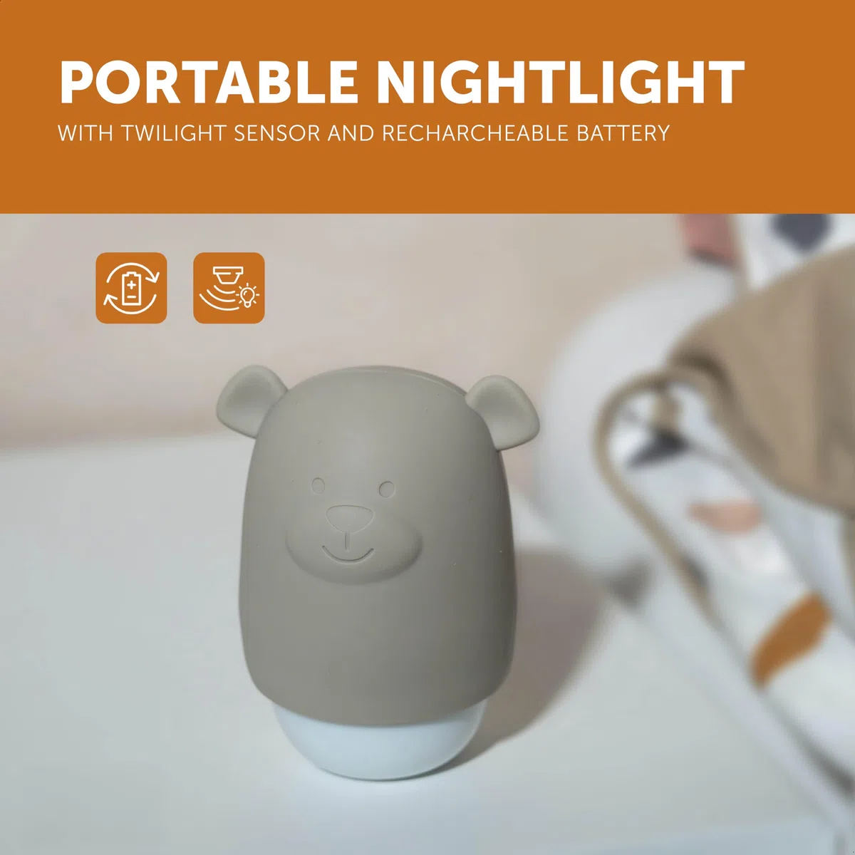 ZAZU Benny Luce notturna per bambini con sensore crepuscolare – Ricaricabile | Accensione automatica | Luce bianca e arancione | Portatile e presa | Batteria fino a 70 ore | Modalità viaggio | Lampada