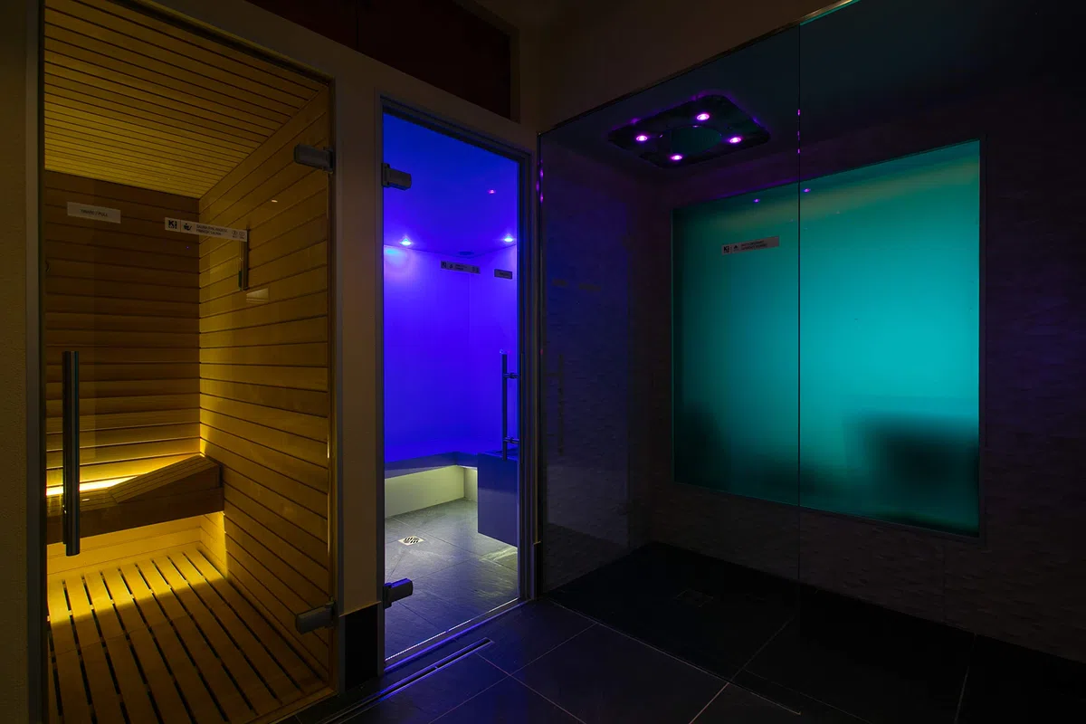 Faretto Silver spazzolato Led da incasso per bagno box doccia lampada RGBW 4000k 5W GU10 cromoterapia con telecomando cambia colore ed effetti partenopeautensili®