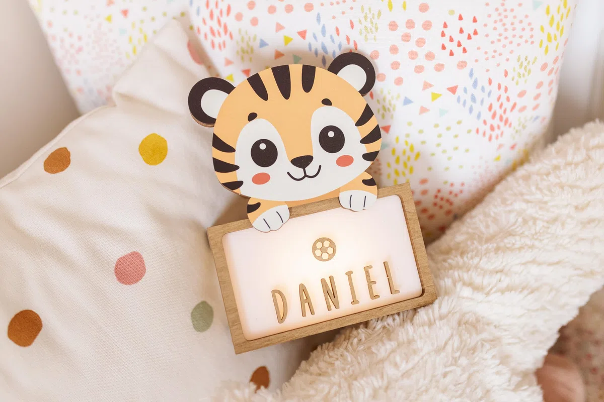 WONDEE Lampada Personalizzata Con Nome - Luce Notturna Bambini Tiger, Regalo Neonato Maschio e Femmina, Regalo Battesimo Bimbo e Bimba, idee Regali Personalizzati Bambino e Bambina 0 1 2 3 4 5 anni
