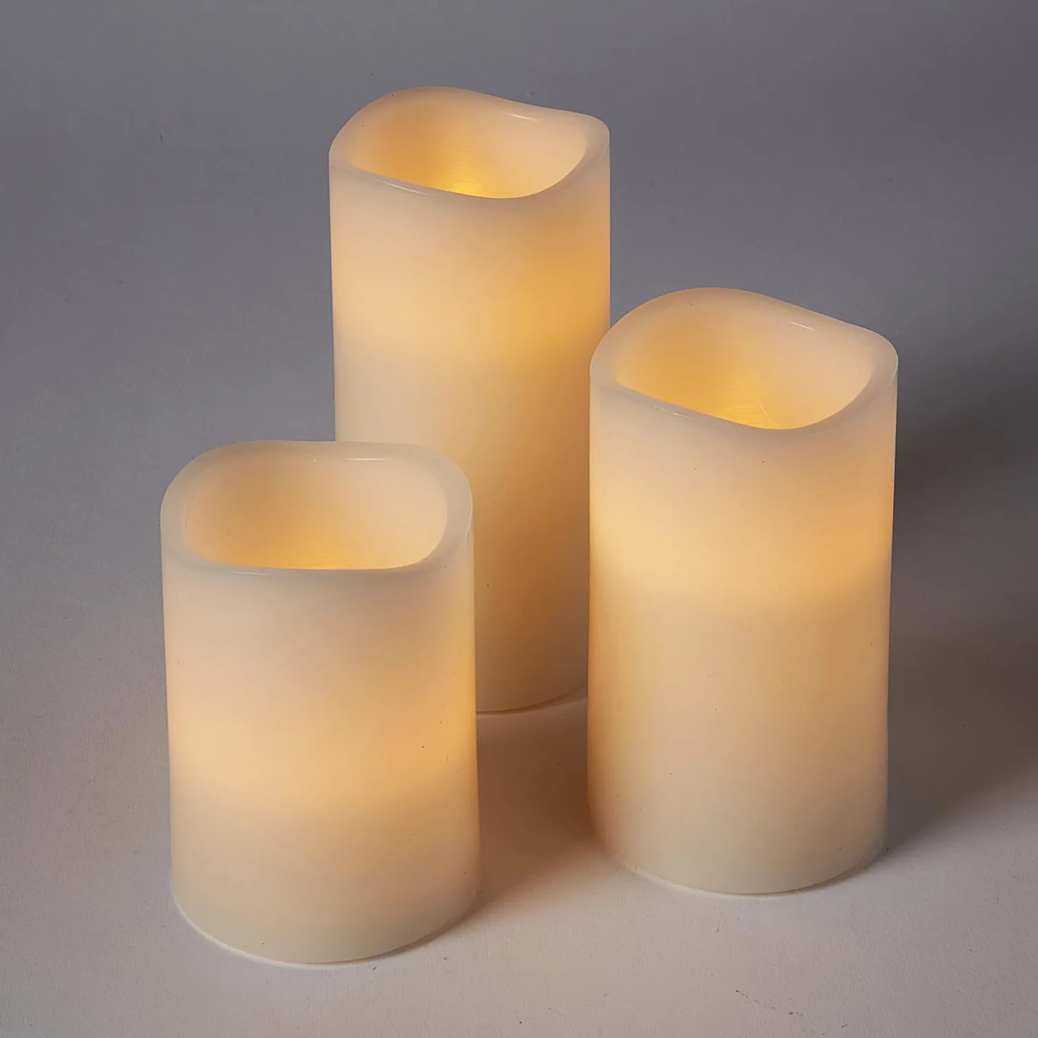 Lights4fun Set di 3 Candele LED Senza Fiamma in Vera Cera con LED Bianco Caldo a Pile per Uso in Interni