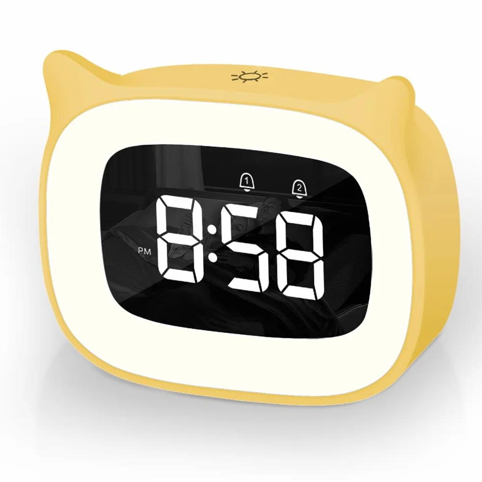 Sveglia Bambini da Comodino, Sveglia Digitale con Led Numeri Grandi, Carina Gatti, Luce Notturna Funzione Snooze Timer 18 suonerie 5 modalità comodino per Bambin Porta di Ricarica USB (Giallo)
