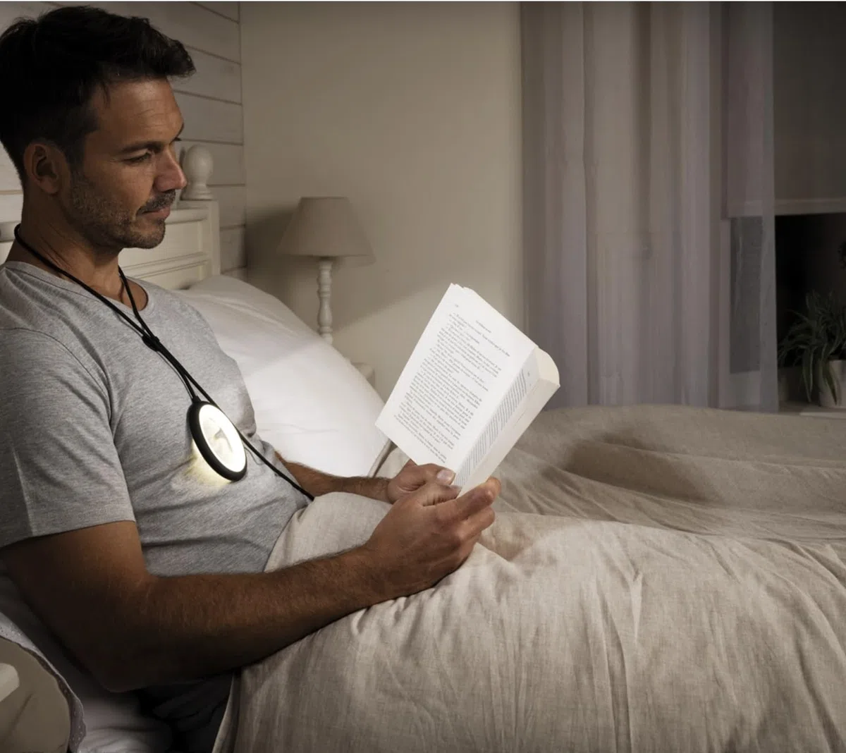 Lampada da Lettura Bily Verde Kaki, LED con 3 livelli di luminosità, Ultra leggera, Funziona senza batterie né pile, Alimentazione USB, Smartphone