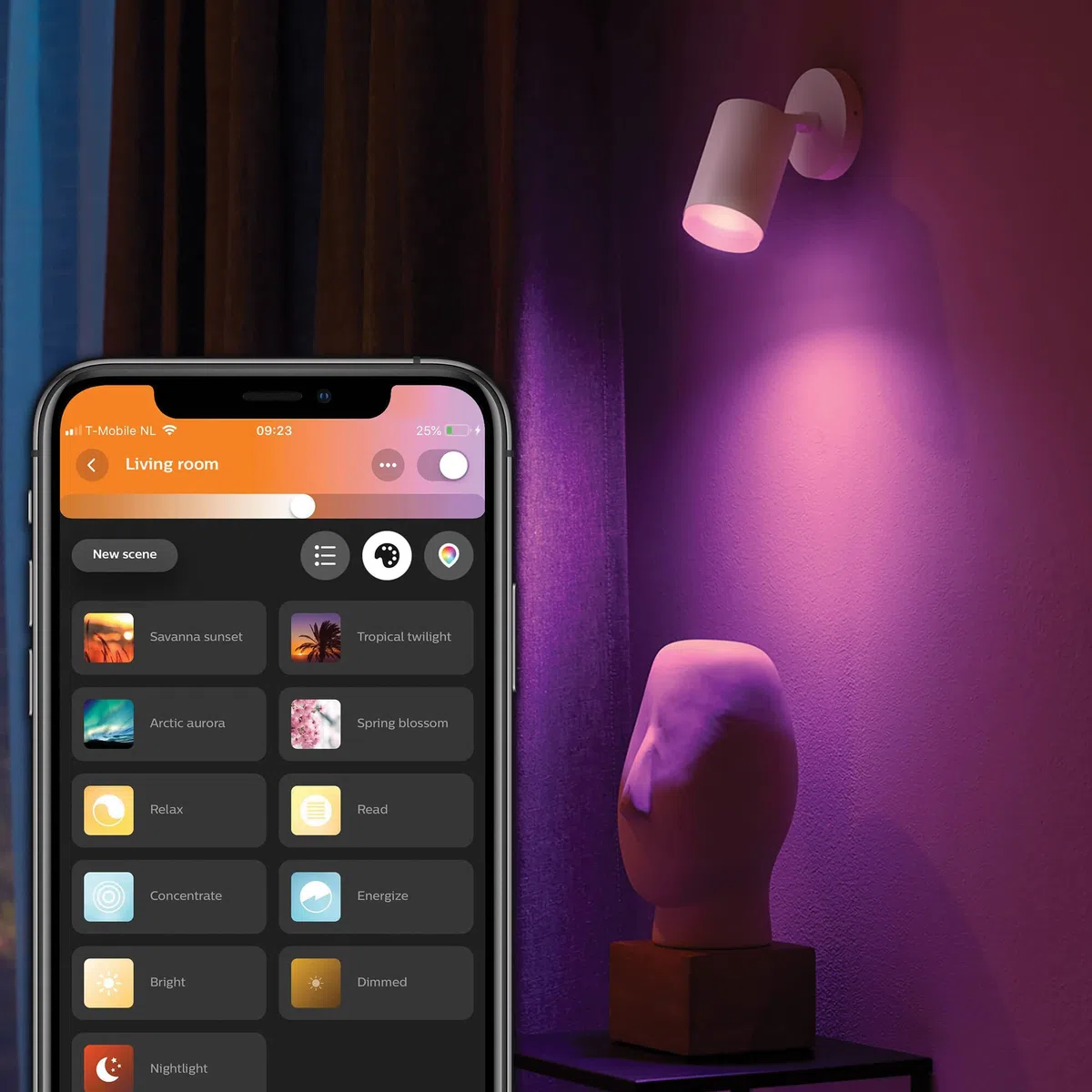 Philips Hue White and Color Ambiance Fugato Faretto Smart, 3 Punti Luce, Orientabili, Bluetooth, Dimmerabile, Attacco GU10, Lampadine Incluse, Bianco