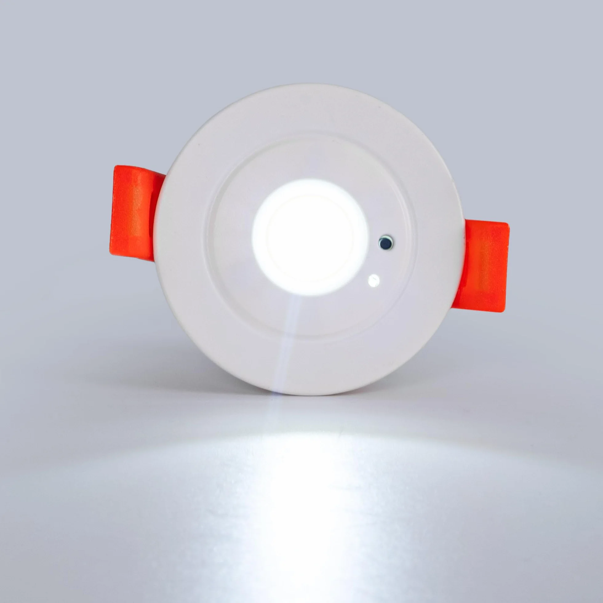 BARCELONA LED Luce di Emergenza LED 3W da Incasso Ø60mm 6000K | LED 3W, incasso Ø60mm, bianco freddo 6000K, autonomia 3h, 250lm, batteria LiFePO4, IP20 interno