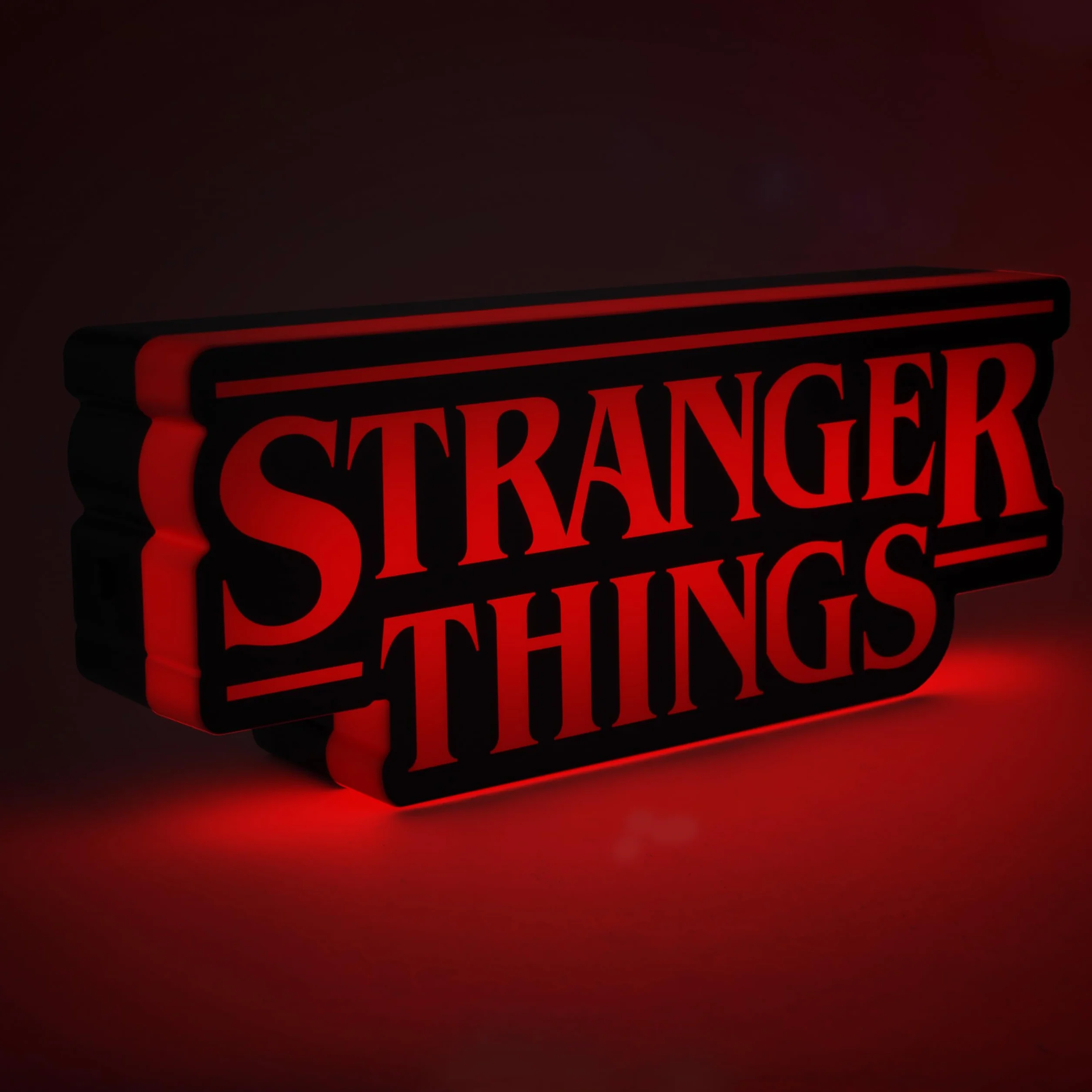 Paladone Lampada Logo Stranger Things, 30 cm (11,8") di Larghezza, Lampada da Parete o Scrivania con Alimentazione USB o a Batterie, Modalità Luce Fase e Pulsazione, Prodotto Ufficiale Netflix