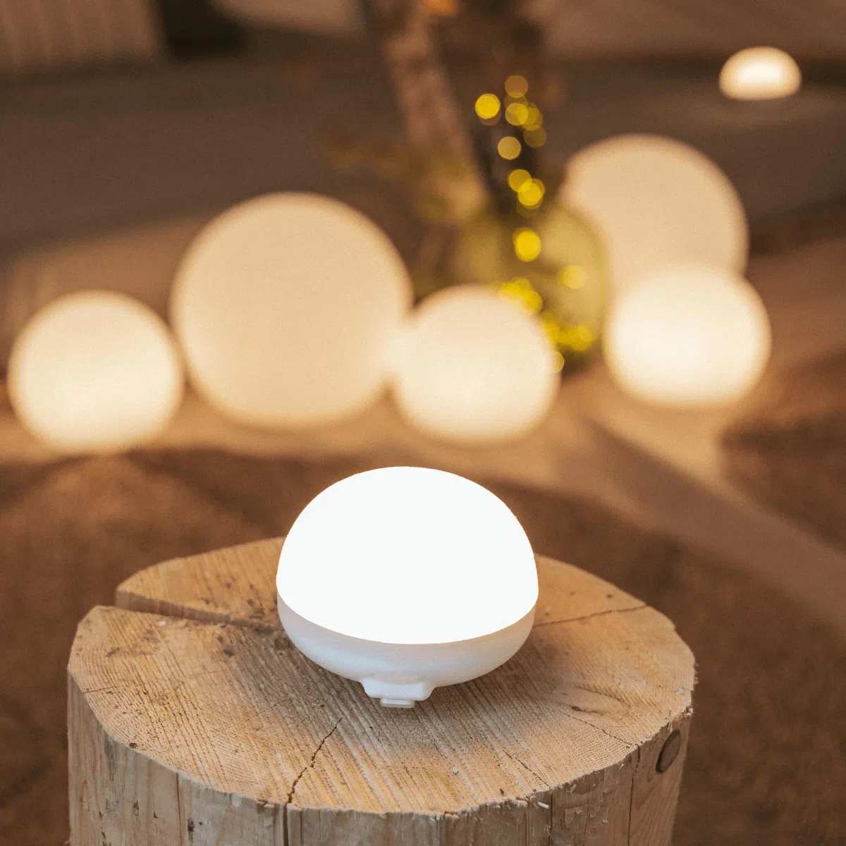Newgarden - Luce di emergenza e da campeggio a LED Cherry. Luce portatile con gancio e magnete, senza fili con batteria ricaricabile USB. 900 lumen e fino a 20 ore di utilizzo. Resistente IP54