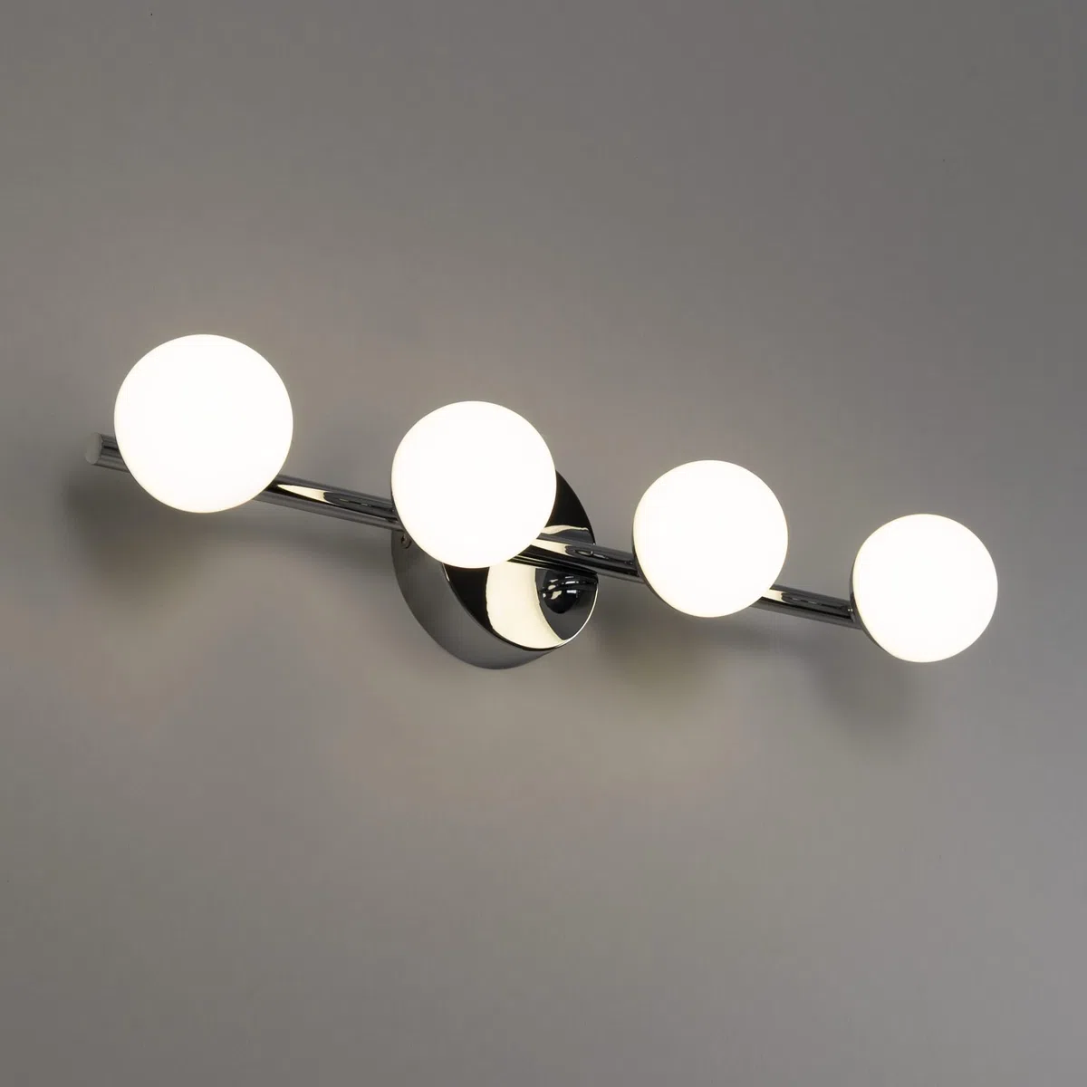 BARCELONA LED Applique LED per bagno 12W IP44. Lampada da parete sopra specchio Cromo da 49 cm con 4 sfere. Luce bianca neutra 4000K. Illuminazione moderna e resistente all'umidità.
