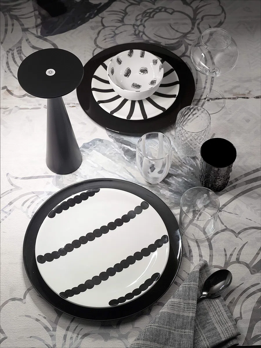 Zafferano - Dama Lampada LED Dimmerabile da tavolo in alluminio, Protezione IP54, Uso Interno/Esterno, H29cm, Plug EU - Nero