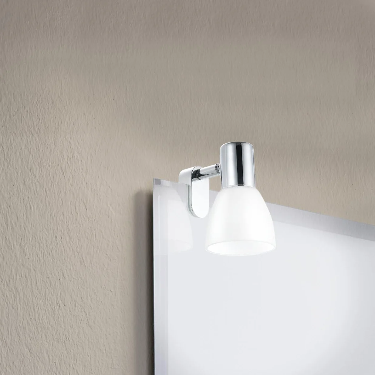 Eglo Sticker Lampada con finitura a specchio, applique, lampada cromata a specchio, metallo e vetro opalino satinato, lampada da bagno cromata, bianco, luce a prova di umidità, IP44, attacco E14