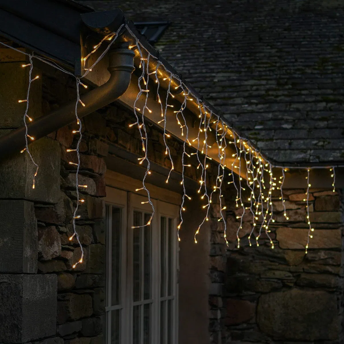 SALCAR Cascata Luci da Esterno, 5m 200 LED Tenda Luminosa Natale Luci Stringa Esterno con 8 Modalità Nataliazie Catena Luminosa Decorazione per Feste Finestra Matrimonio Blacone, Bianco Caldo