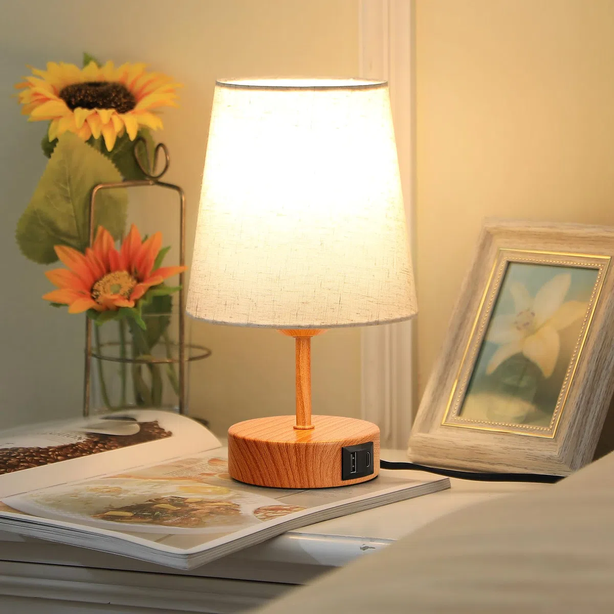 Lampada da Comodino Touch con Porte di Ricarica USB-C+A, Dimmerabile a 3 Vie, Paralume in Lino Base in Legno Scuro, Piccola Lampada da Tavolo per Camera da Letto Soggiorno Ufficio