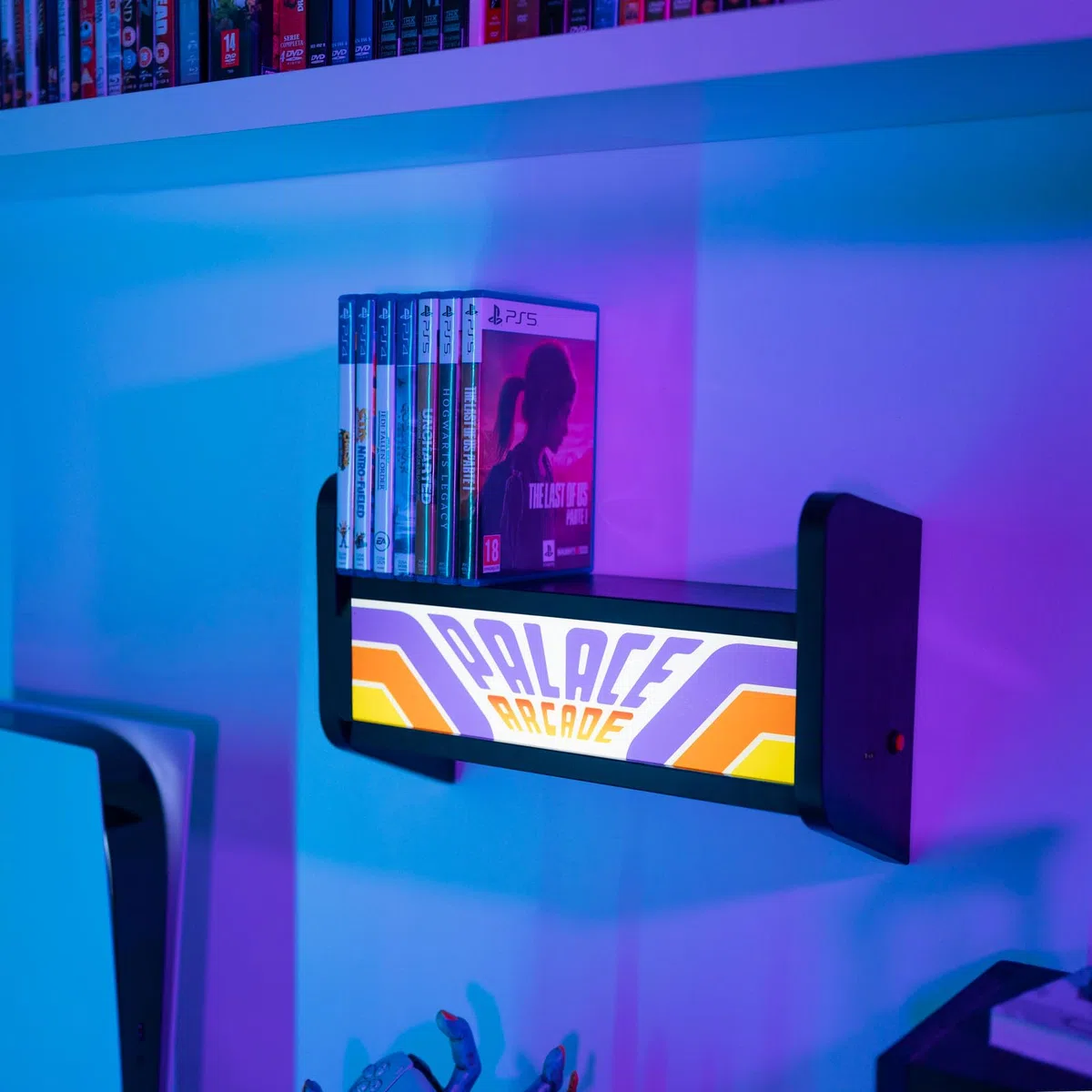Grupo Erik Lampada e mensola USB – Stranger Things Merchandise | Mini mensola da parete per macchina da arcade, luce d'atmosfera, regali per giocatori, accessori per l'installazione di giochi, regali