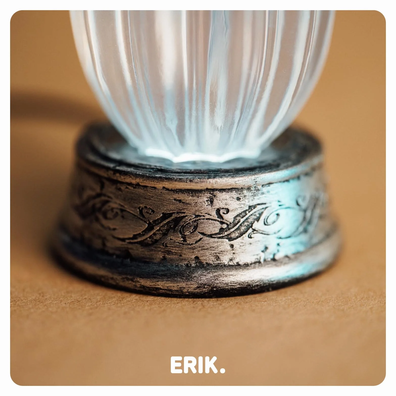 Grupo Erik Lampada Signore degli Anelli - Lampada da Scrivania e Comodino con Luce LED Fiala di Galadriel, Luce Notturna Lord of the Rings Ufficiale | Cavo USB (5,6 x 17,4 x 5,6 cm)