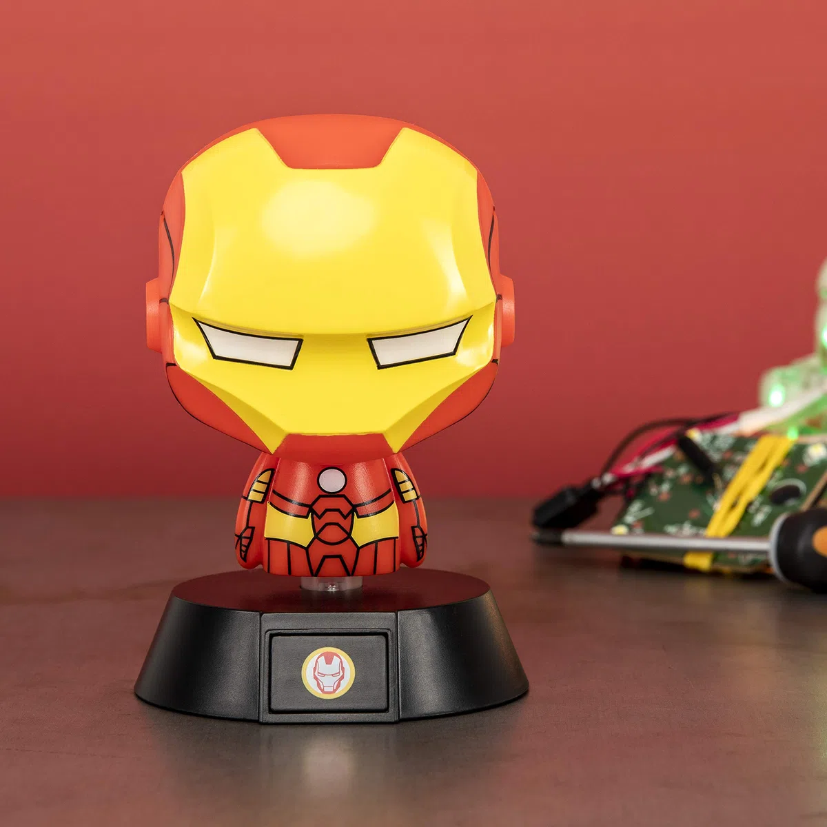 Paladone Iron Man Icona Luminosa da Collezione | Ideale per camere da Letto dei Bambini, Ufficio e casa | Pop Culture Gaming Merchandise, Multicolore