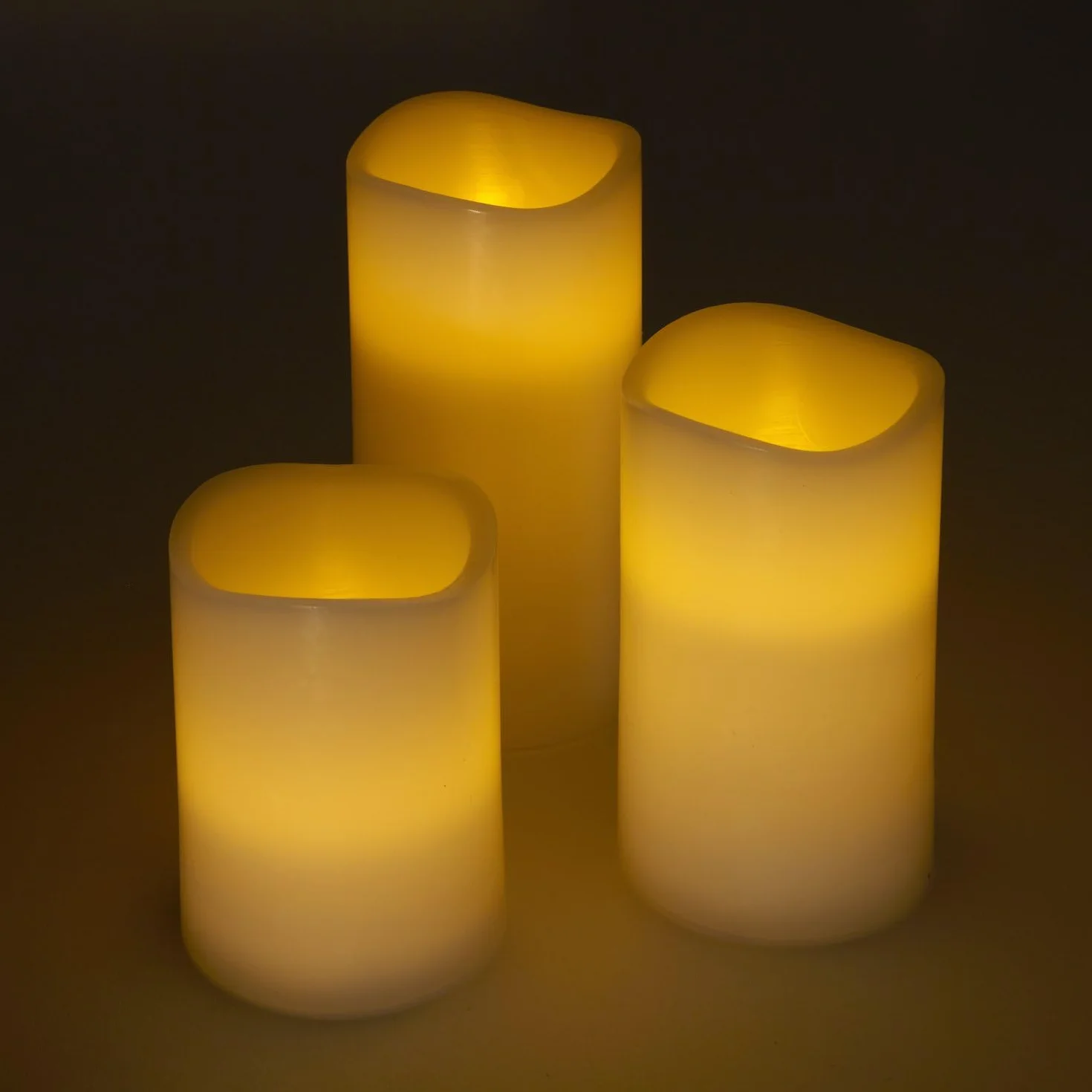 Lights4fun Set di 3 Candele LED Senza Fiamma in Vera Cera con LED Bianco Caldo a Pile per Uso in Interni