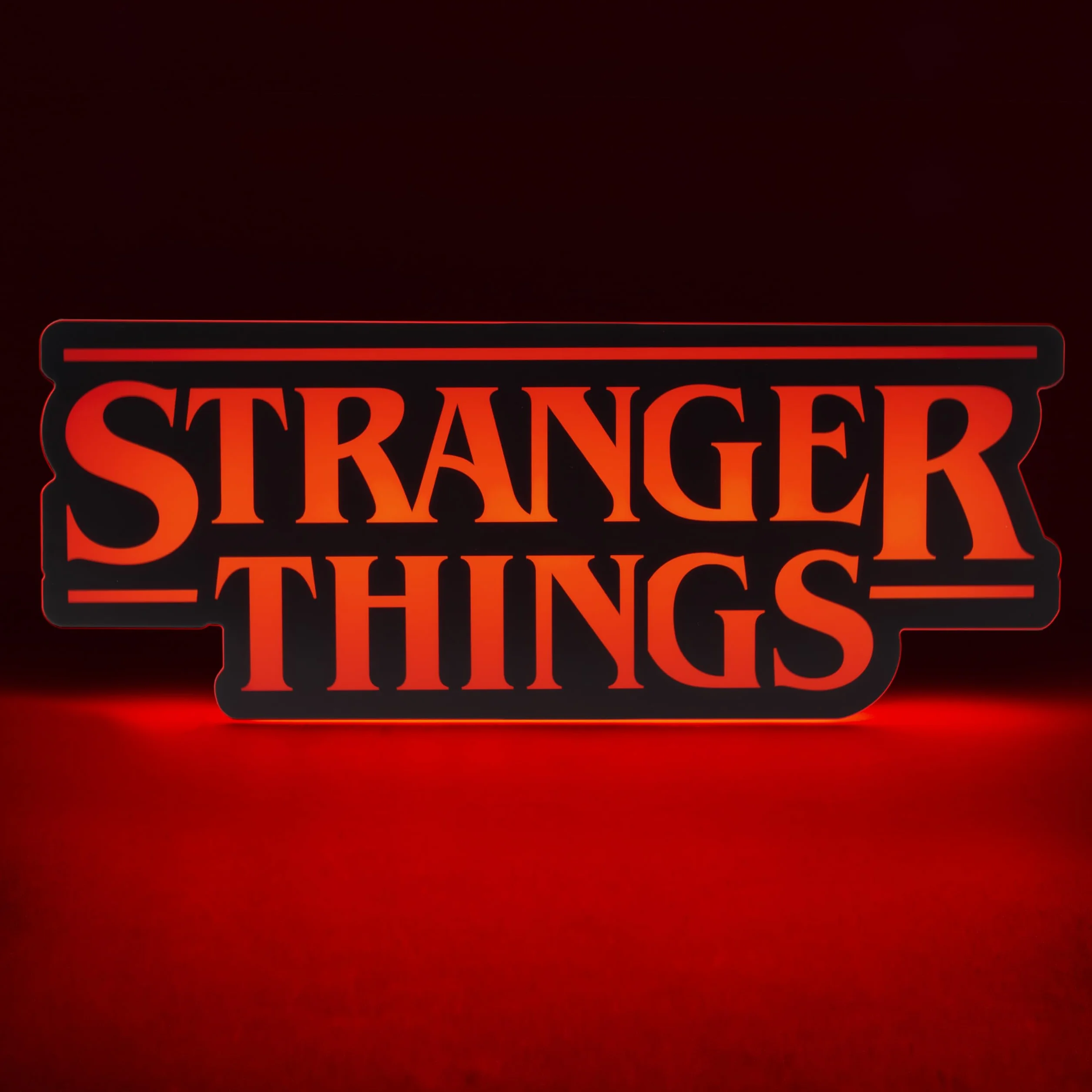Paladone Lampada Logo Stranger Things, 30 cm (11,8") di Larghezza, Lampada da Parete o Scrivania con Alimentazione USB o a Batterie, Modalità Luce Fase e Pulsazione, Prodotto Ufficiale Netflix