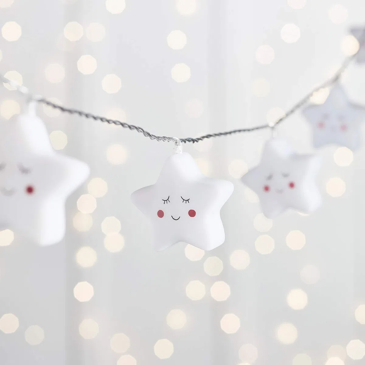 Lights4fun Catena di Luci con 12 Stelle e Luci LED Bianco Caldo a Pile con Timer Luce Notturna Decorazione per Camerette dei Bambini