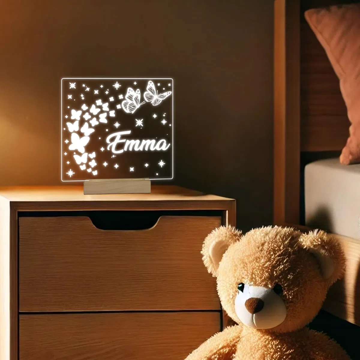 CandleSweetCandle - Lampada LED 3D Personalizzata con Nome Inciso - Luce Notturna Perfetta per Cameretta Bambini, Scrivania e Decorazione Tavolo Torta - Regalo Ideale per Nascita, Compleanno e Natale