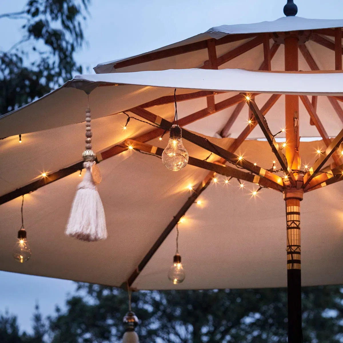 Lights4fun Catena Luminosa per Parasole con 80 LED Bianchi Caldi a Pile per Esterni