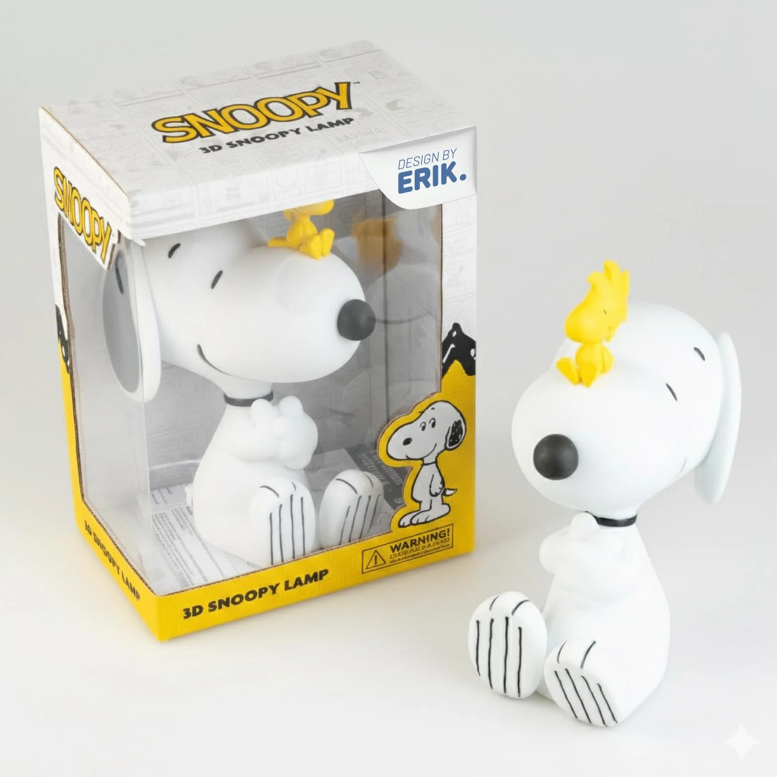 Grupo Erik Lampada Snoopy Peanuts - Lampada da Scrivania e Comodino con Luce LED, Luce Notturna Bambini Snoopy Gadget | Cavo USB o Pile AAA (12,2 x 26,7 x 18,5 cm)
