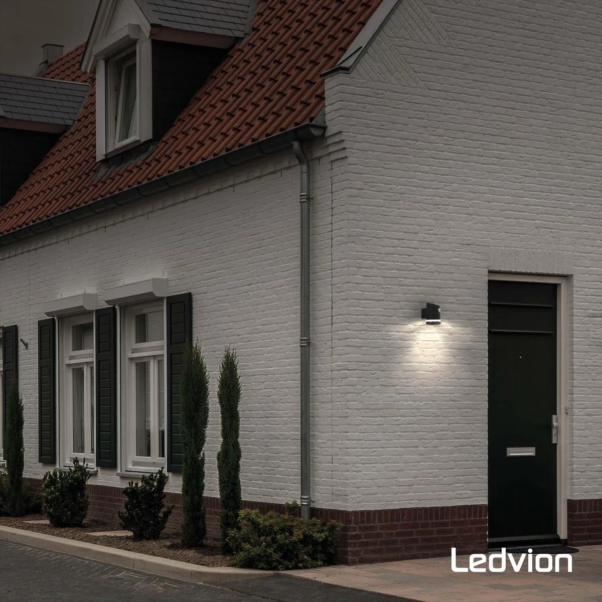 Ledvion - Lampada da Parete LED Solare con Sensore, 3000K, IP44, Nera, Elara, Lampada da Esterno, Luce Atmosferica, Illuminazione da Giardino