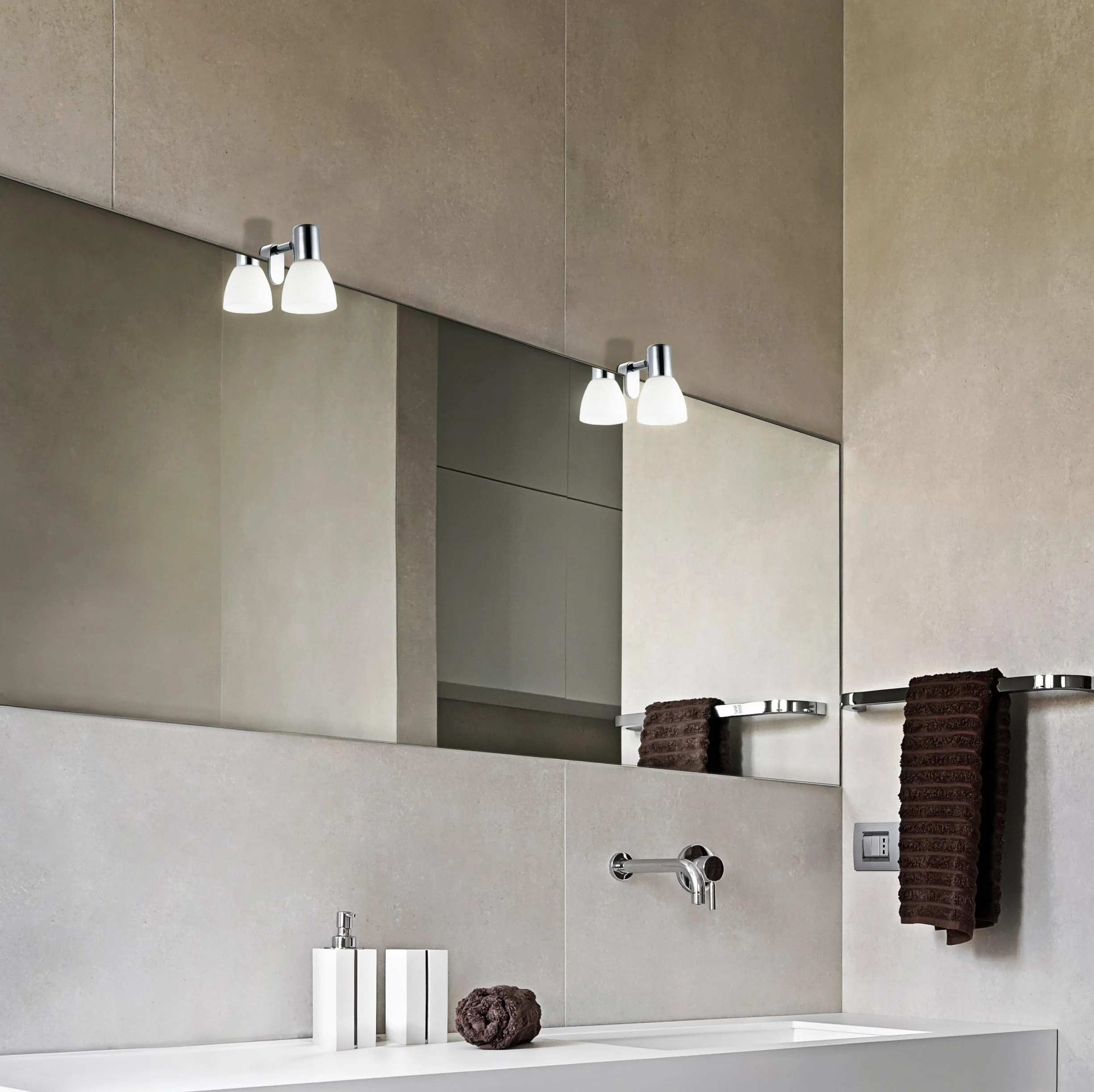 Eglo Sticker Lampada con finitura a specchio, applique, lampada cromata a specchio, metallo e vetro opalino satinato, lampada da bagno cromata, bianco, luce a prova di umidità, IP44, attacco E14