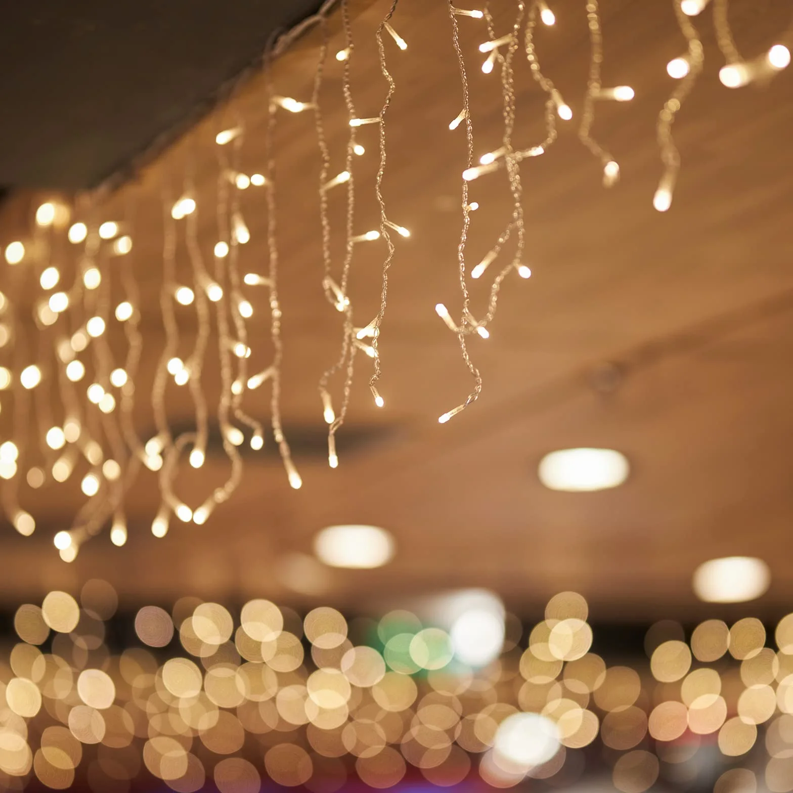 SALCAR Cascata Luci da Esterno, 5m 200 LED Tenda Luminosa Natale Luci Stringa Esterno con 8 Modalità Nataliazie Catena Luminosa Decorazione per Feste Finestra Matrimonio Blacone, Bianco Caldo