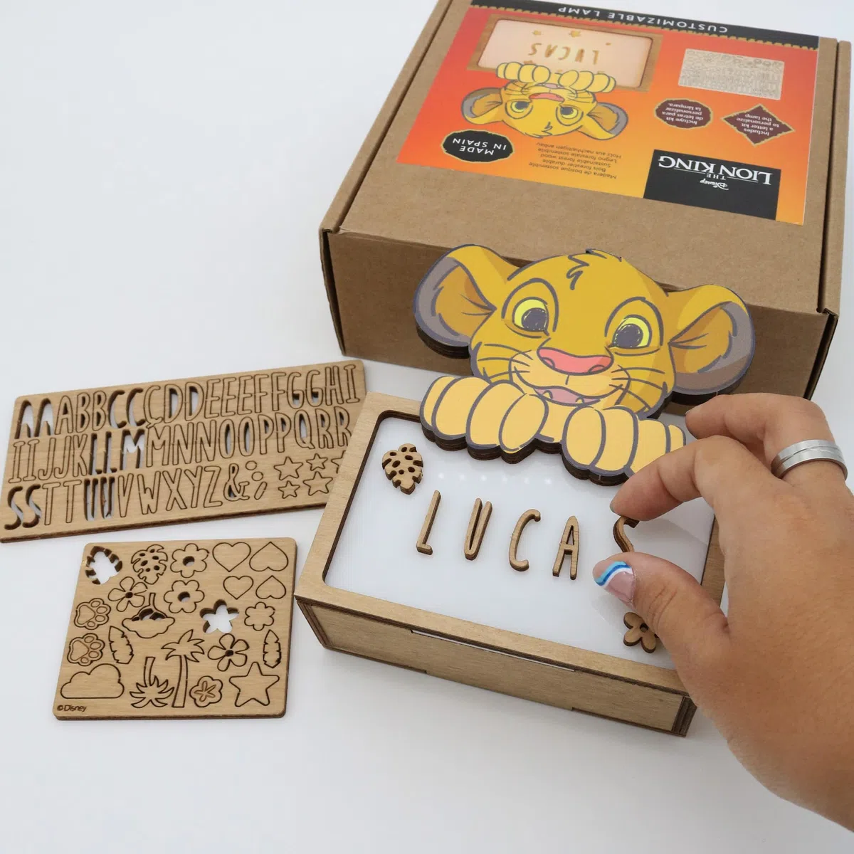 WONDEE Disney Lampada Re Leone Simba Bambini Personalizzata Con Nome e Disegni da Film - Luce Notturna Bambini Simba, Regalo Bambini e Neonato, Regalo Battesimo Bimbo e Bimba, Disney Regalo Re Leone