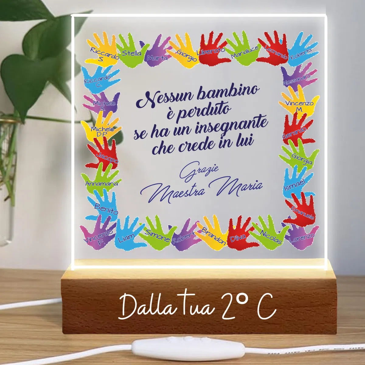 D&Vlab Lampada a led da notte personalizzata con Nomi alunni classe Luce notturna in Plexiglass Trasparente cornice in legno per Tavolo - Idea Regalo Maestra Insegnante fine anno Scolastico