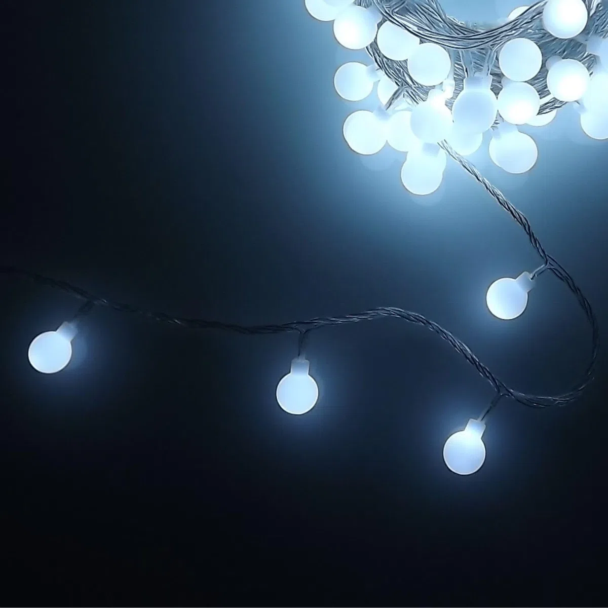 Luccika Home Catena Luminosa LED, Sfere Decorative 2 cm, 10 Metri, 8 Giochi di Luce, Telecomando, Timer, IP44 Interno/Esterno (Bianco Ghiaccio)