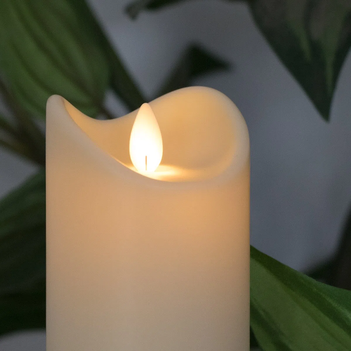 TRONJE Ø7x15 cm LED Candela a Batteria da Esterno Crema - Candela Plastica senza Fiamma con Timer e Telecomando - Impermeabile & Resistente al Calore