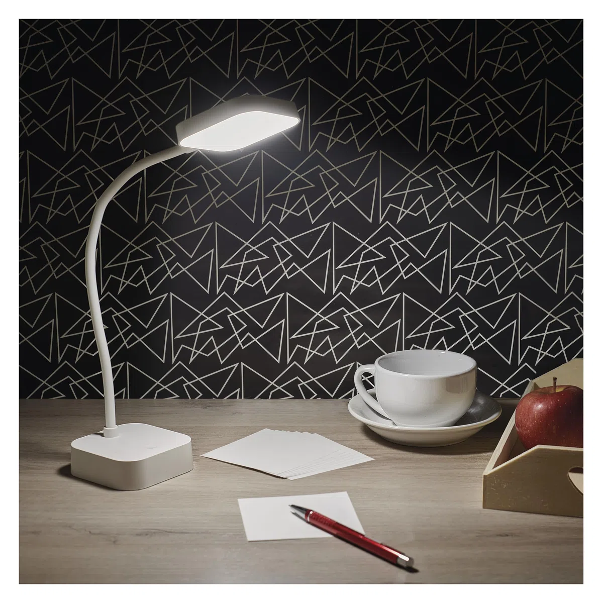 EMOS Lampada da scrivania a batteria EMILY, lampada da tavolo a LED ricaricabile via USB, durata 96 ore, potenza 2 W, luminosità 100 lm, senza fili, flessibile, regolazione continua, cavo di ricarica