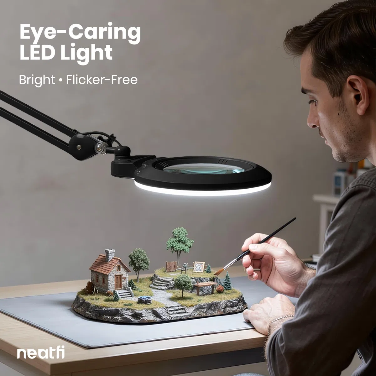 Neatfi XL bifocale Lampada d’ingrandimento LED, dimmerabile | 3 modalità di illuminazione, braccio regolabile e morsetto di fissaggio (Lente da 13 cm)